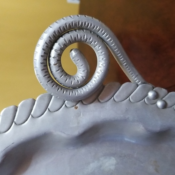 ROUND LARGE ALUMINUM TRAY W HANDLES W EMBOSSED CHRYSANTHEMUM NO STAMP - Picture 3 of 4